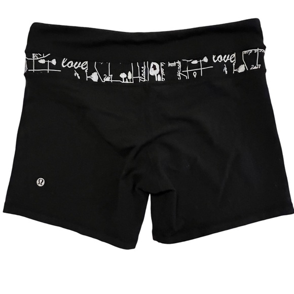 Lululemon Reversible Women’s Vintage Bike Shorts old school black white 8 - Picture 2 of 7